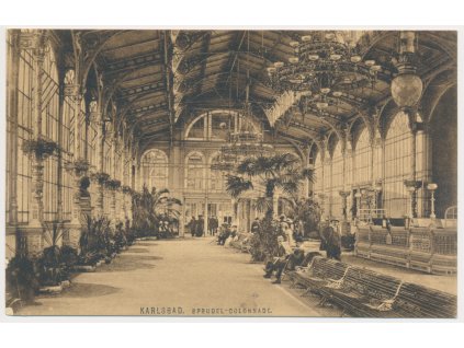 25 - Karlovy Vary (Karlsbad), Sprudel-colonade, oživená vnítřní kolonáda, cca 1918