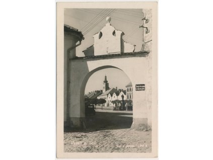 64 - Táborsko, Veselí nad Lužnicí, partie u historická brány, cca 1930