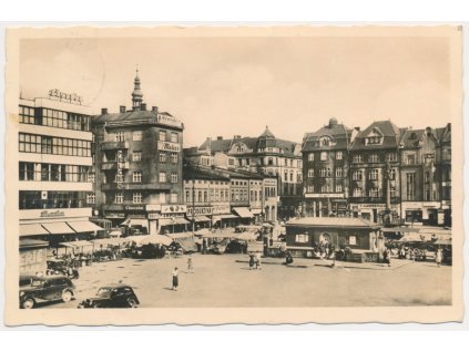 43 - Ostrava, Moravská Ostrava, oživené Hlavní náměstí, cca 1941