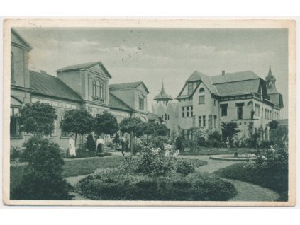 22 - Jičínsko, Železnice, partie s lázeňskými domy, cca 1934