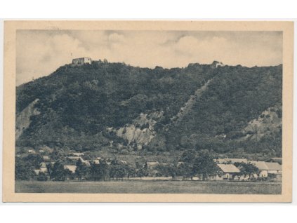 53 - Přerovsko, Helfštýn (Helfštejn), domy v podhradí, cca 1945
