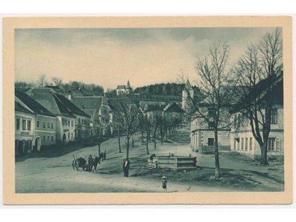 13 - Českokrumlovsko, Horní Planá, oživená partie z náměstí, cca 1946