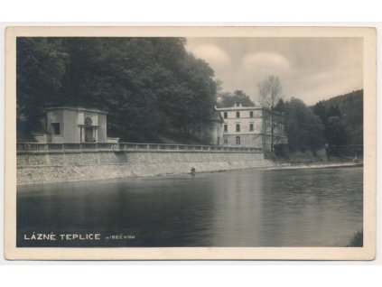 53 - Přerovsko, Teplice nad Bečvou, pohled na lázně od řeky, cca 1940