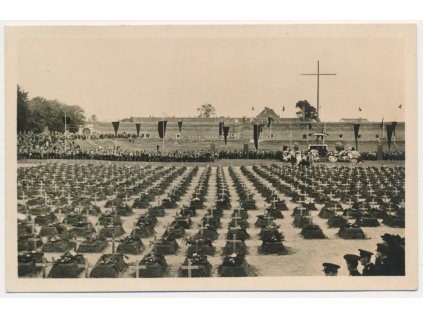 33 - Litoměřicko, Terezín, Národní hřbitov u Malé pevnosti, cca 1950