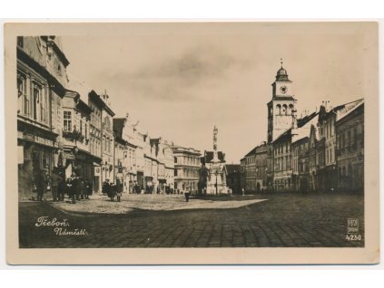 24 - Jindřichohradecko, Třeboň, oživené náměstí, foto Jindra, cca 1935