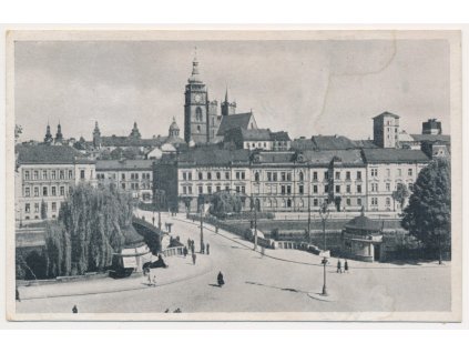 19 - Hradec Králové (Königgrätz), oživené Eliščino nábřeží, cca 1943