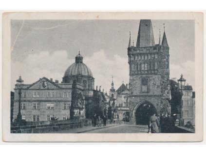 49 - Praha, Staroměstská mostecká věž a klášter Křižovníků, cca 1942