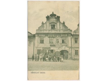 17 - Havlíčkův Brod (Německý Brod), oživená partie před obchodem, 1919