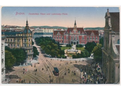 04 - Brno, Deutsches Haus und Lažansky Platz, oživené náměstí, cca 1916