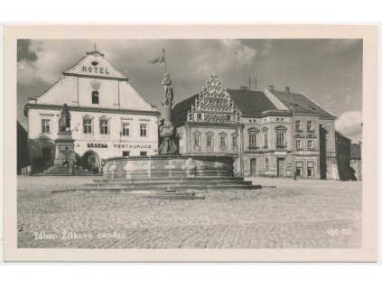 64 - Tábor, Žižkovo náměstí, Hotel, restaurace...., cca 1930