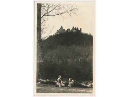 10 - Chrudimsko, Žumberk, oživená partie pod zříceninou hradu, cca 1935