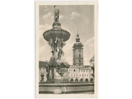 12 - České Budějovice, kašna na náměstí, cca 1950