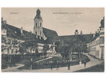 Rakousko, Reichersberg a. Inn, "Stiftshof", oživená partie, cca 1925