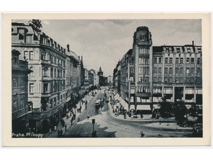 49 - Praha, Příkopy, oživená ulice, cca 1940