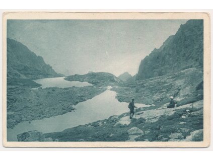 Slovensko, Vysoké Tatry, oživená partie u pěti spišských ples, cca 1924