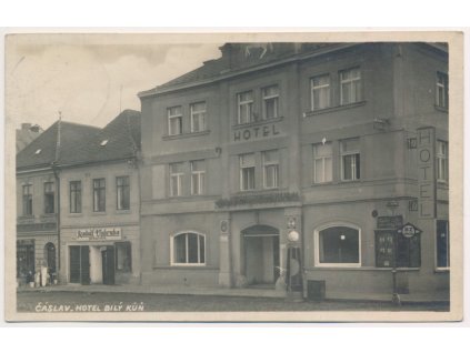 31 - Kutnohorsko, Čáslav, Hotel "Bílý kůň", pekařství Rudolf Votruba, cca 1930