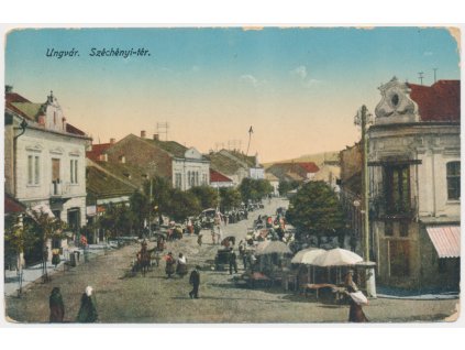 Ukrajina, Užhorod (Ungvár), Széchényi-tér, oživená ulice, cca 1920