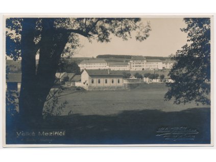 75 - Žďársko, Velké Meziříčí,  pohled na školy, cca 1929