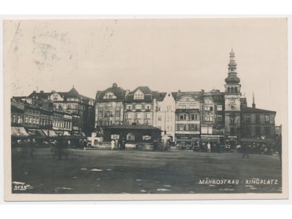 43 - Ostrava, Moravská Ostrava, partie z oživeného náměstí, cca 1928