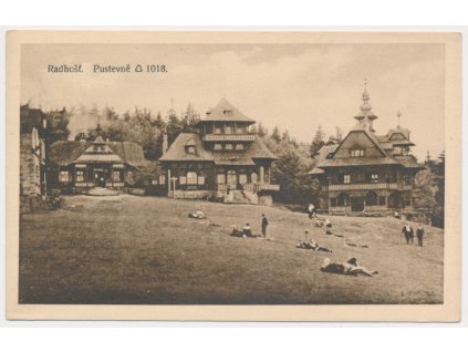 71 - Vsetínsko, Radhošť, Pustevny, oživená partie, cca 1925