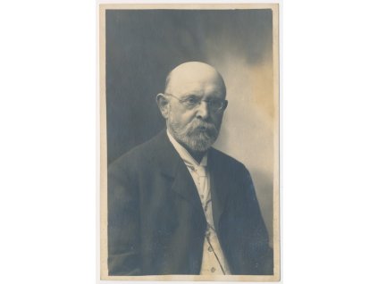 Jirásek Alois (1851-1930), prozaik, Portrétová pohlednice, foto A. Fuchs, cca 1922