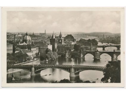 49 - Praha, pohled na Vltavu, cca 1950