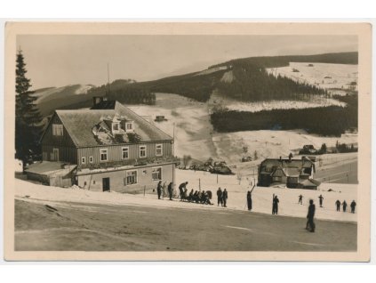 66 - Trutnovsko, Pec pod Sněžkou, Chata Vysoká stráž, oživená partie, 1951