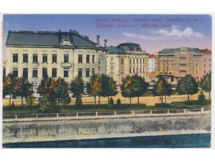 19 - Hradec Králové, Náměstí, Obchodní akademie, Učitelský ústav, cca 1918