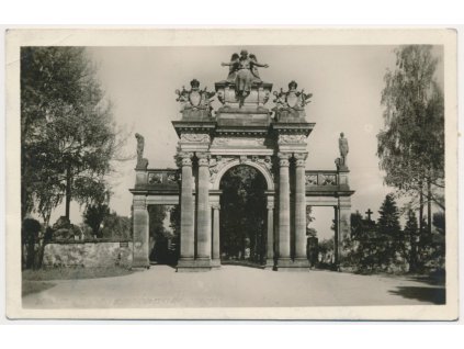 22 - Jičínsko, Hořice v Podkrkonoší, Hřbitovní portál, cca 1950