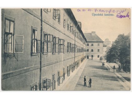 49 - Praha, Újezdská kasárna, oživená partie, cca 1913