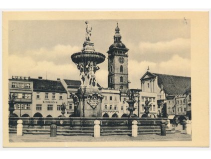 12 - České Budějovice, partie s kašnou na náměstí, cca 1947