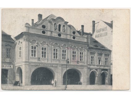 34 - Lounsko, Žatec, oživená partie u Národního domu, cca 1924