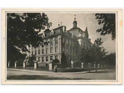 34 - Lounsko, Žatec, Reálné gymnázium, oživená partie, cca 1949