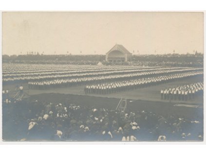 Dělnická olympiáda, skupinové foto cvičenců, cca 1911
