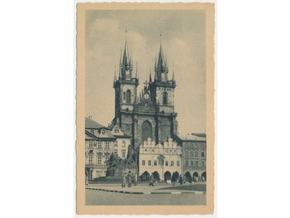 49 - Praha, oživená partie před Týnským chrámem, cca 1945