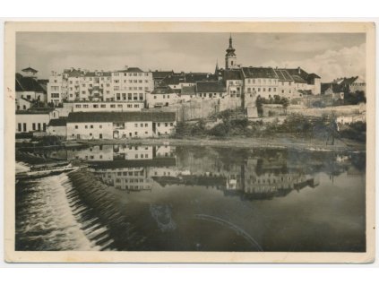 46 - Písek, pohled na město od řeky, splav, cca 1957