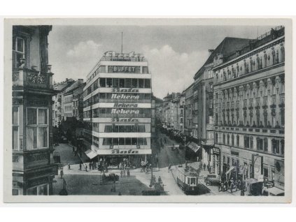 04 - Brno, centrum města, Obchodní dům Baťa, lidé, tramvaje..., cca 1944