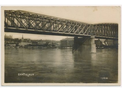 Slovensko, Bratislava, pohled na město od Dunaje, cca 1930
