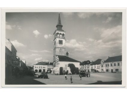 57 - Rychnovsko, Dobruška, oživené náměstí, cca 1945