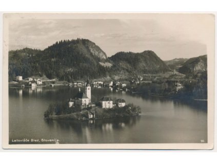 Slovinsko, Bled, pohled na ostrov s kostelem, cca 1933