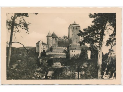 22 - Jičínsko, Kost, pohled na hrad, cca 1940
