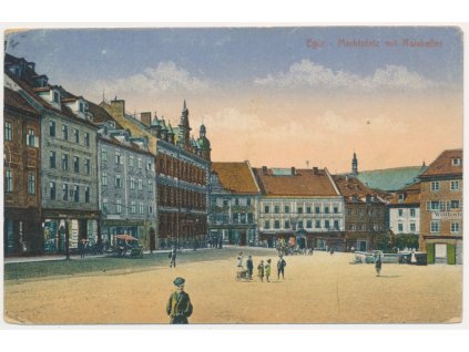 08 - Cheb (Eger), Markplatz mit Ratskeller, oživené náměstí, cca 1921