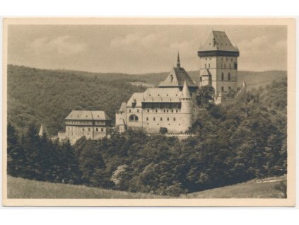 02 - Berounsko, Karlštejn, pohled na hrad, cca 1951