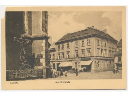 69 - Ústí nad Labem (Aussig), Am Kirchplatz, oživená partie u kostela, 1912