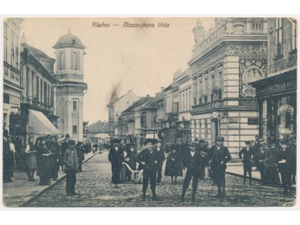 27 - Kladno, oživená Masarykova třída, nákl. F. Čihák, cca 1920