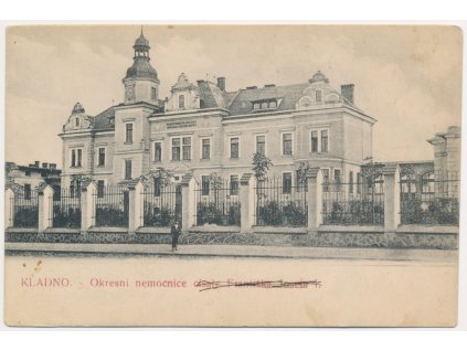 27 - Kladno, oživená partie před Okresní nemocnicí, cca 1911