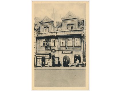 49 - Praha, Malá Strana, dům J. Nerudy, pivnice, oživená partie, cca 1940