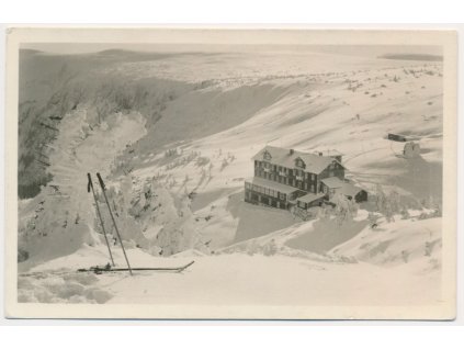 66 - Trutnovsko, Krkonoše, Labská bouda, zimní partie, cca 1954