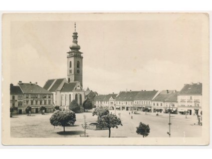 64 - Táborsko, Soběslav, oživené náměstí, cca 1950