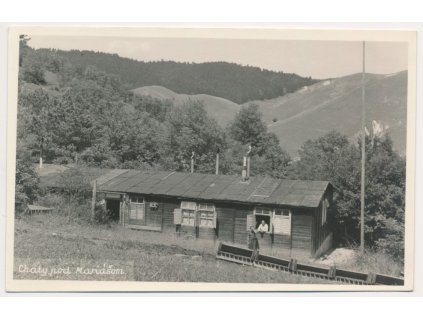 Slovensko, Chaty pod Mariášom, oživená partie, cca 1940